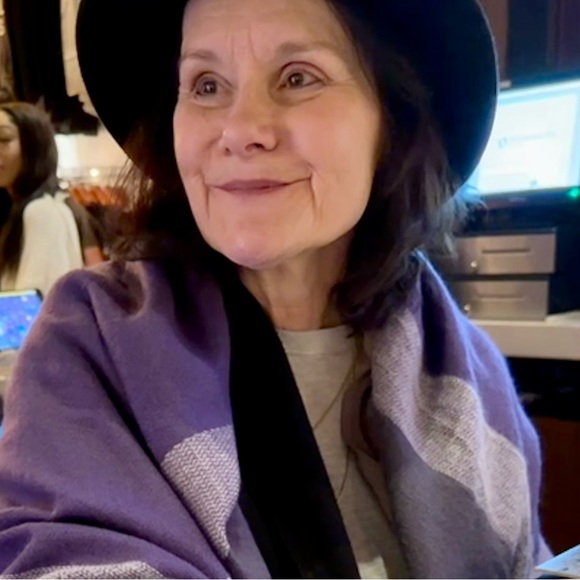 Meet your Posher, KC - Picture 2 of 8